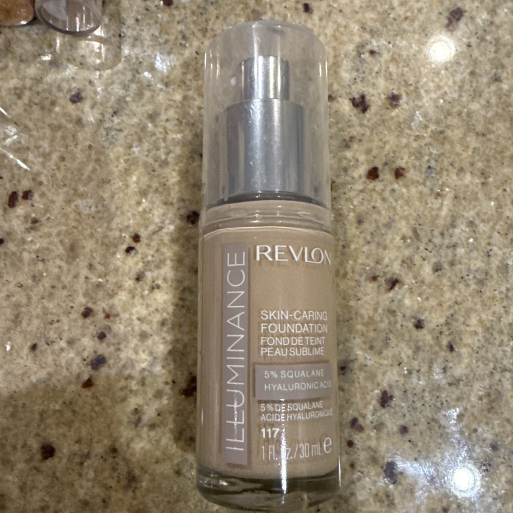 Revlon Illumination Skin-Caring Foundation #117 Light Beige Sealed